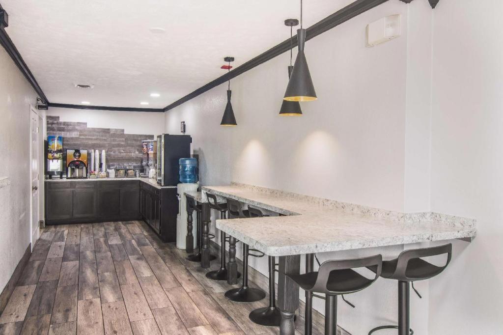 Americas Best Value Inn Alliance Exteriör bild
